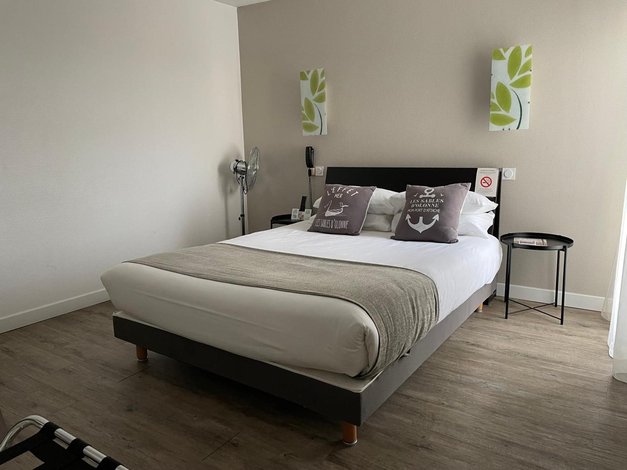 Cit'Hotel Le Chene Vert Les Sables-d'Olonne Bagian luar foto