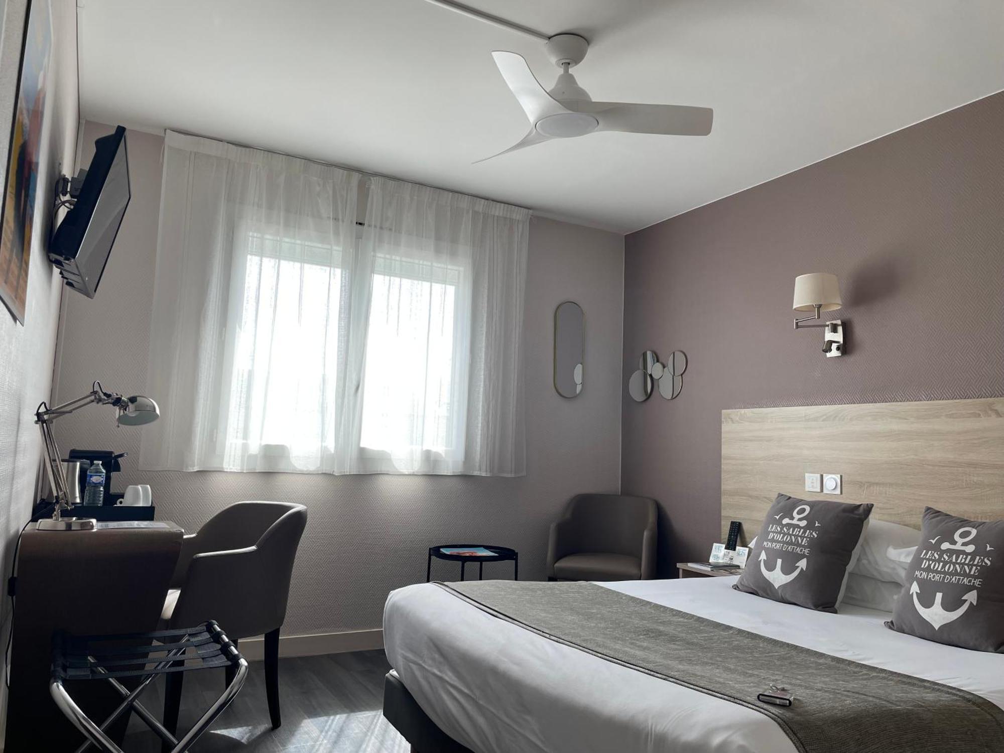 Cit'Hotel Le Chene Vert Les Sables-d'Olonne Bagian luar foto