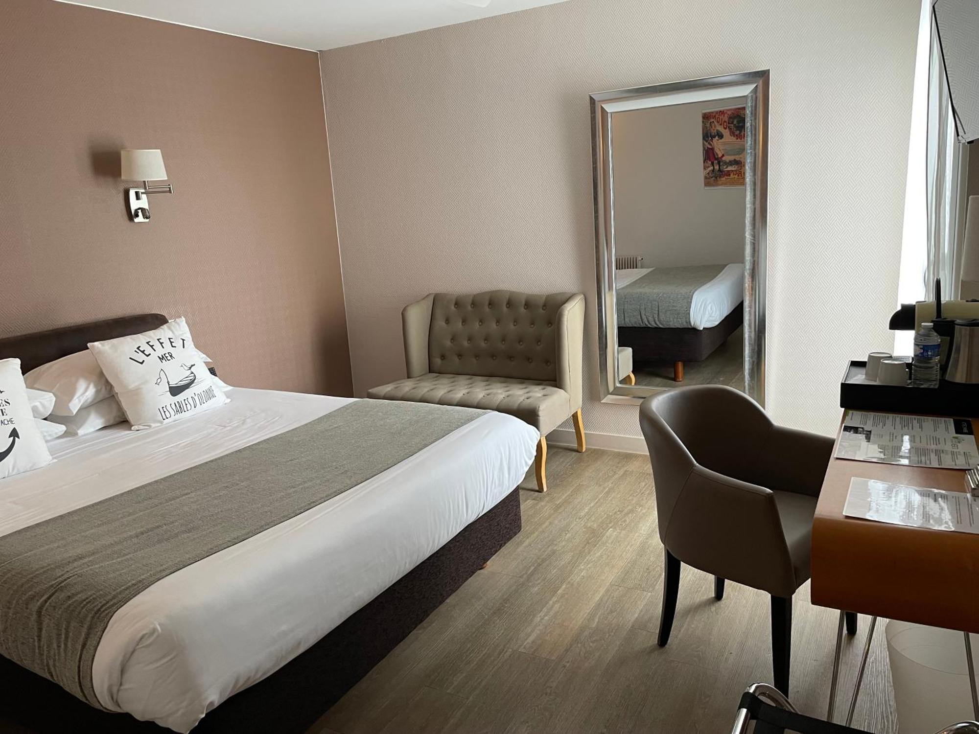Cit'Hotel Le Chene Vert Les Sables-d'Olonne Bagian luar foto