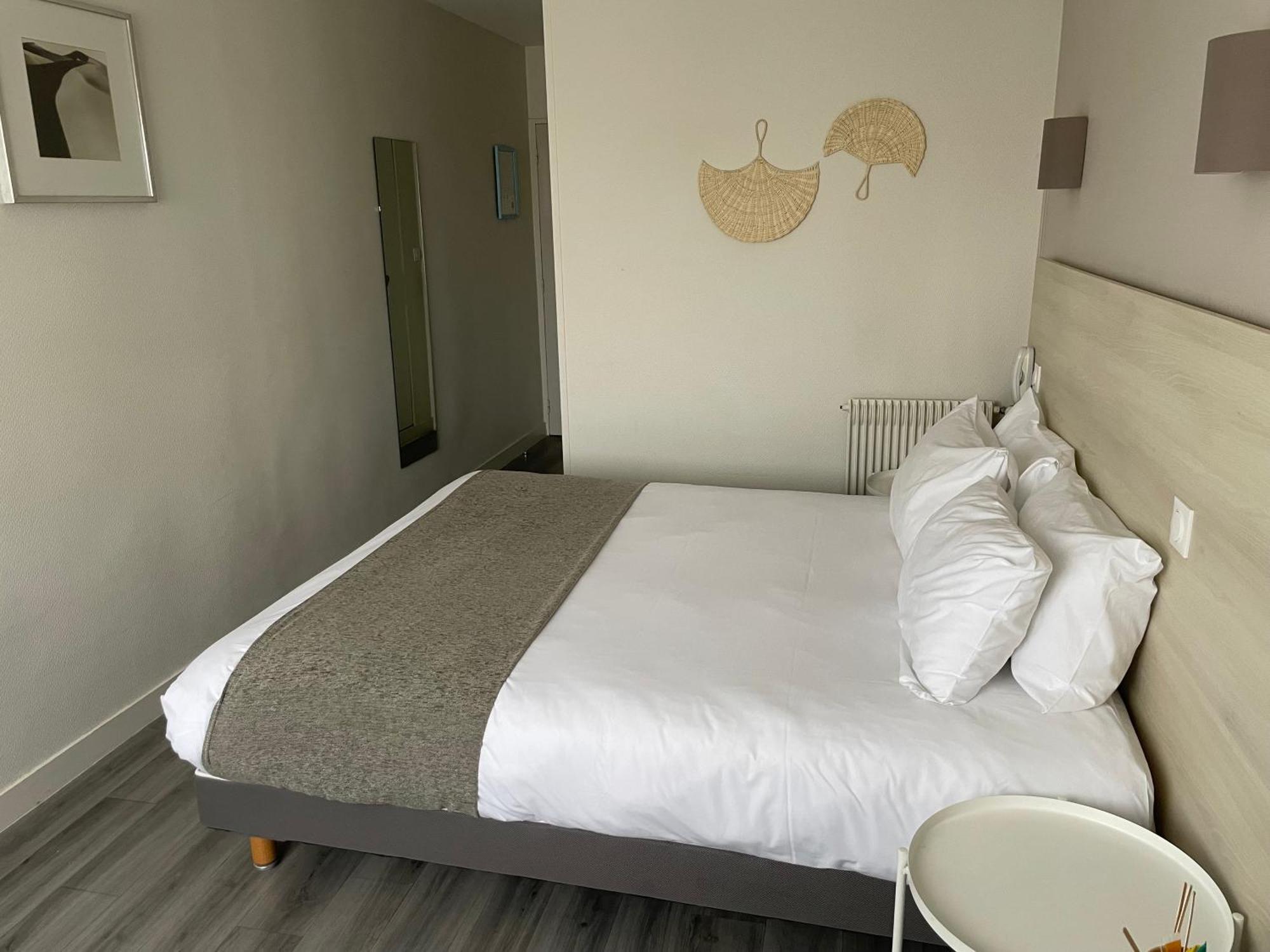 Cit'Hotel Le Chene Vert Les Sables-d'Olonne Bagian luar foto